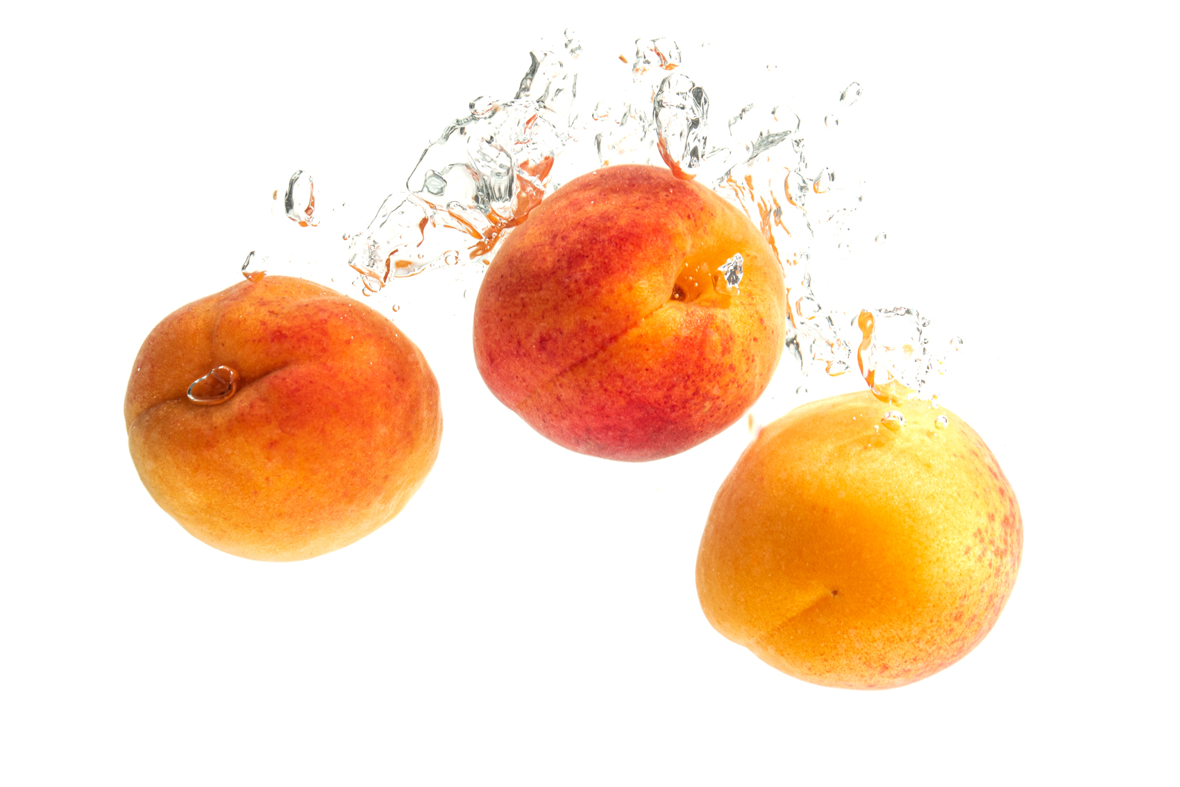 fresh-apricots-with-water-splash-isolated.jpg